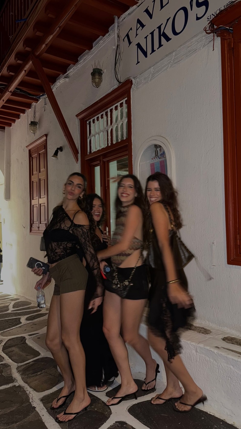 Maisa curte Grécia com amigas — Foto: Reprodução/Instagram