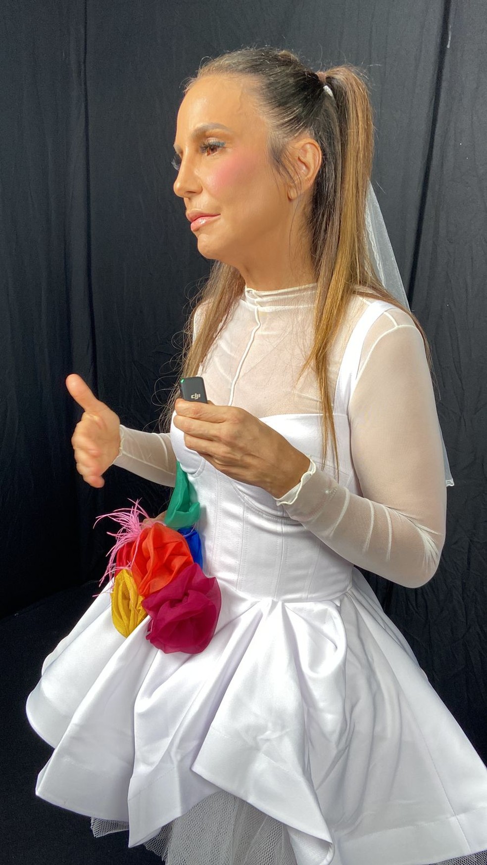 Ivete Sangalo vai vestida de noiva ao São João da Thay — Foto: Quem