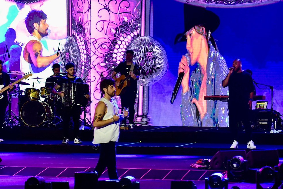 Gustavo Mioto faz show em navio de Ana Castela ap&oacute;s t&eacute;rmino &mdash; Foto: Brazil News