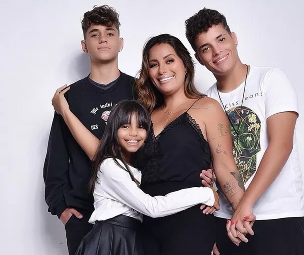 Walkyria Santos os filhos Lucas, Bruno e Maria Flor — Foto: Reprodução/Instagram