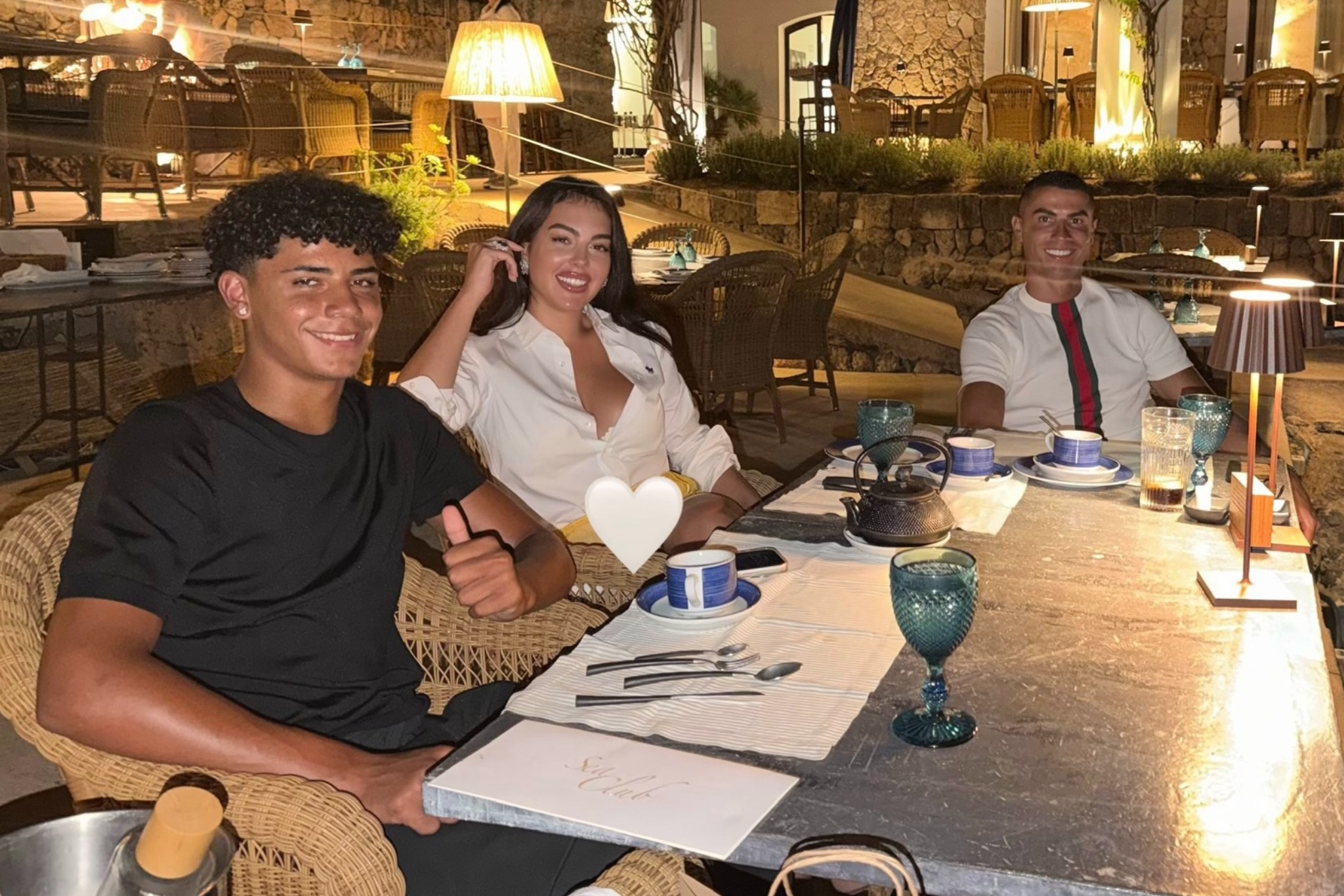 Georgina Rodríguez compartilha álbum de viagem em família com Cristiano Ronaldo - QTU Questões do Universo