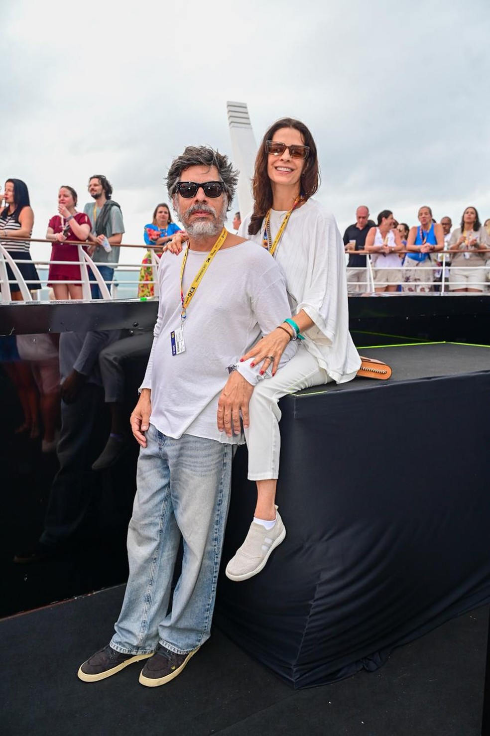 Helena Ranaldi beija Daniel Alvim em show de Liniker no navio de Gil; vídeo