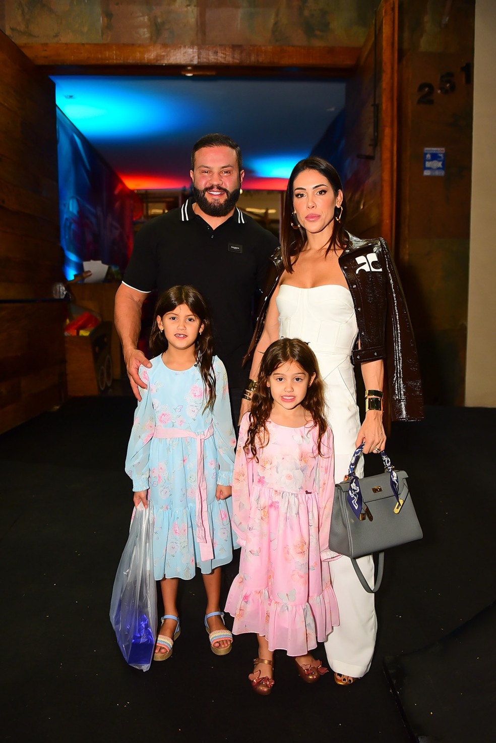 Bella Falconi e família — Foto: Andy Santana/Brazil News