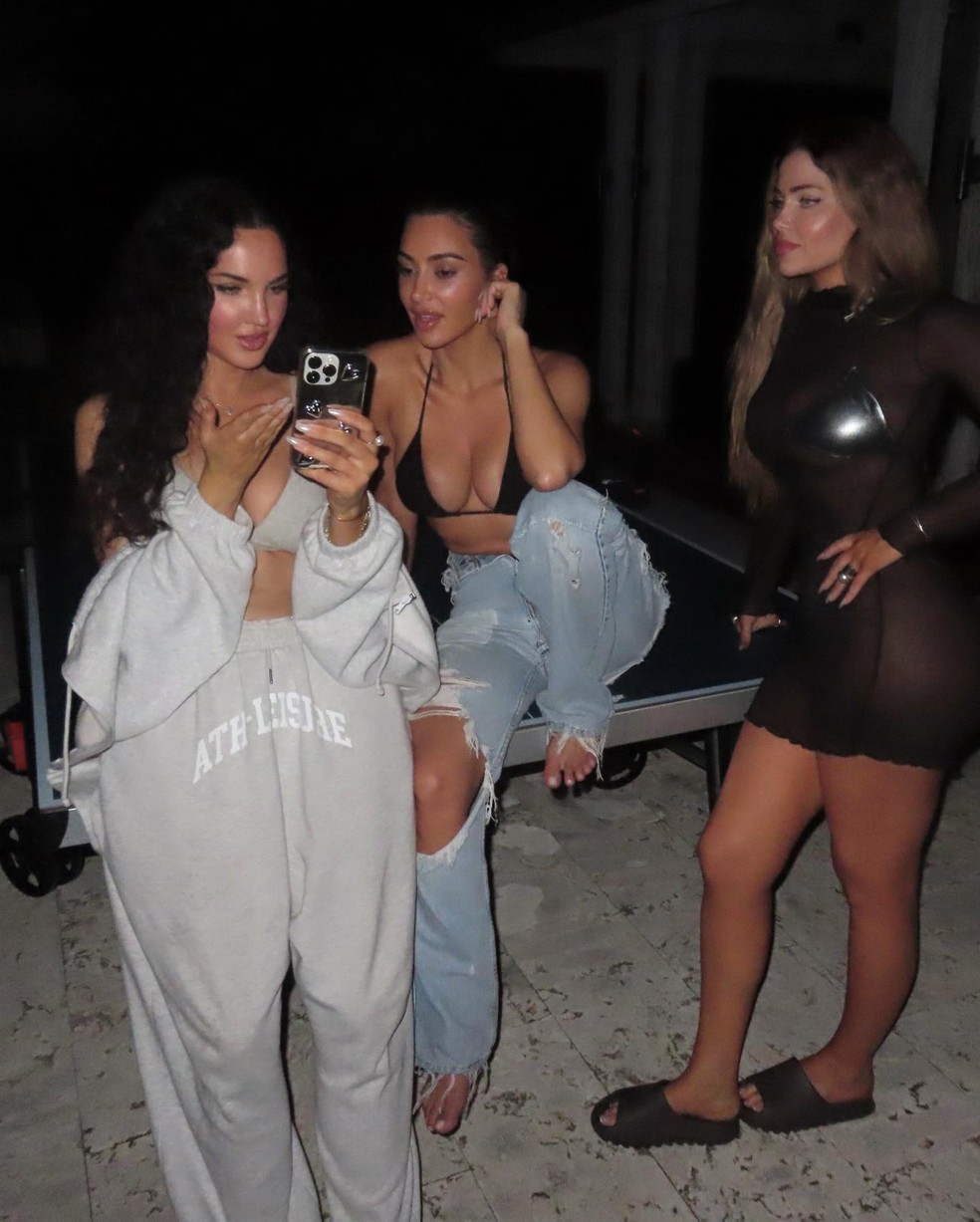 Kim Kardashian com as amigas Olivia Pierson e Natalie June Halcro — Foto: Instagram