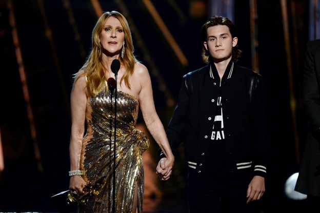 Céline Dion e o filho, Rene Charles Angelil, no Billboard Music Awards, em 2016