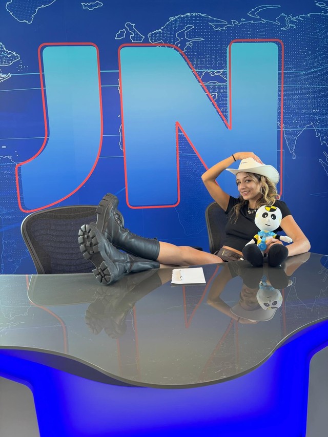 Ex-BBB Samira comete “gafe” ao encontrar William Bonner ao vivo