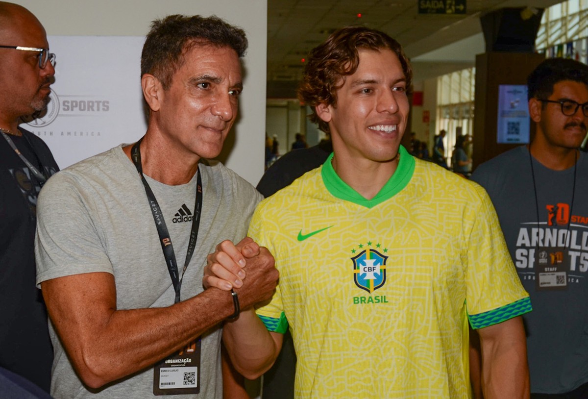 Joseph Baena, filho de Arnold Schwarzenegger, faz sucesso em evento em