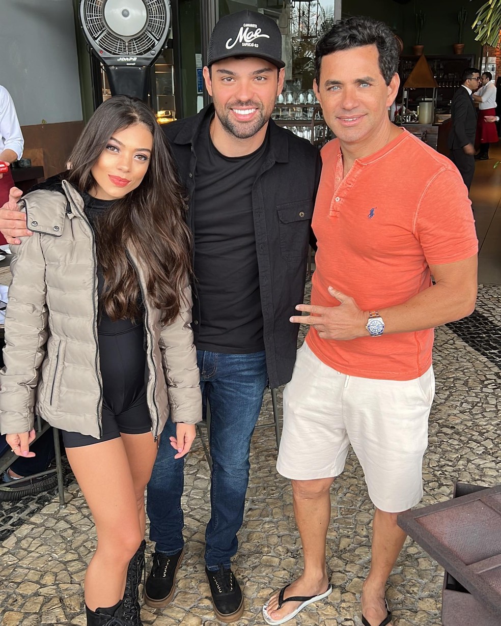 Marcelo Viana com os dois filhos, Marcela e Lucas — Foto: Instagram