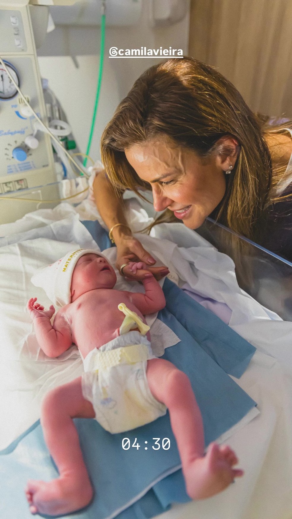 Luigi Cesar posta diário de parto de Luiza, sua filha com Júlia Vieira — Foto: Reprodução/Instagram
