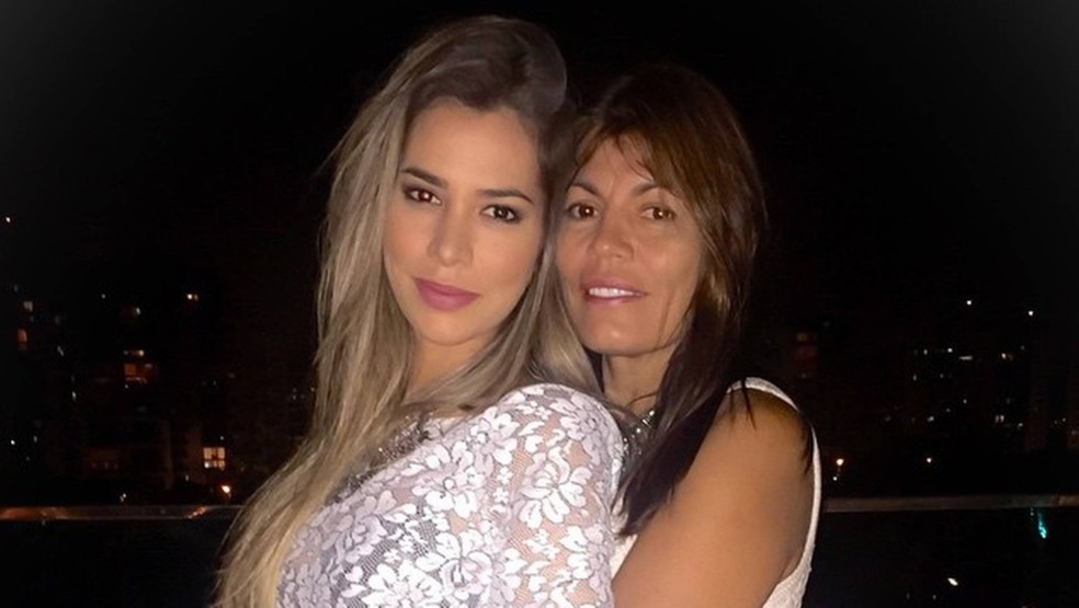 Adriana Sant'Anna e a mãe, Maria da Penha — Foto: Instagram