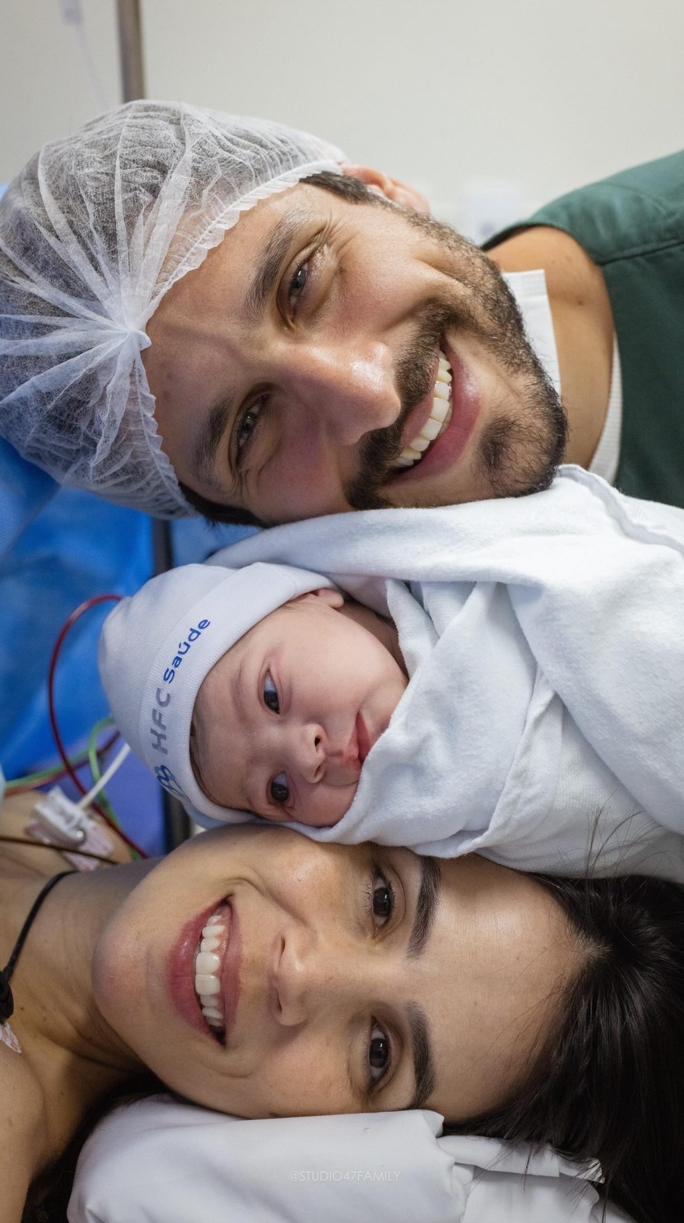 Pérola Faria e Mário Bregieira com a filha caçula, Catarina — Foto: Reprodução/Instagram