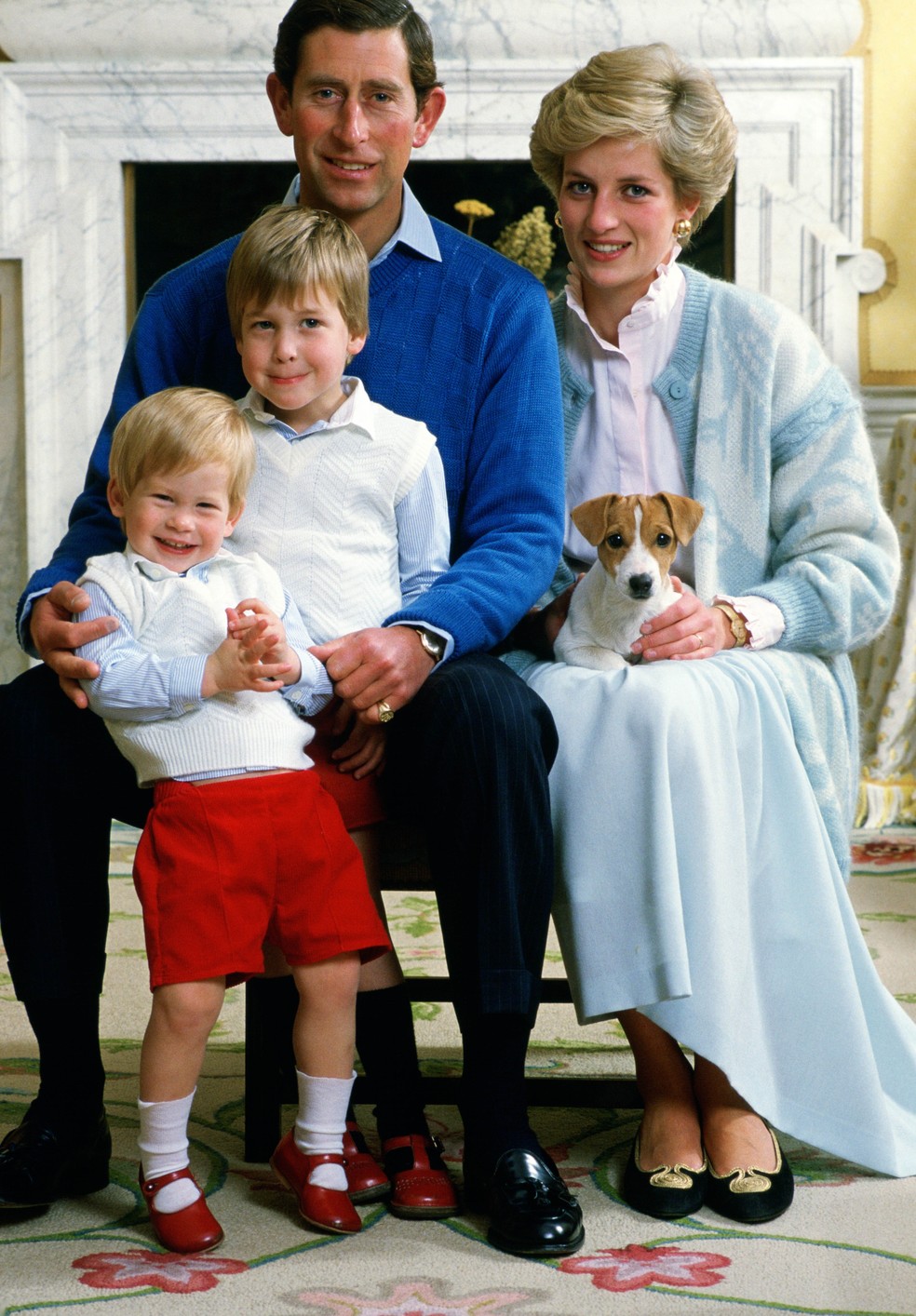 Rei Charles III (enquanto príncipe), Princesa Diana e os filhos, William e Harry — Foto: Getty Images