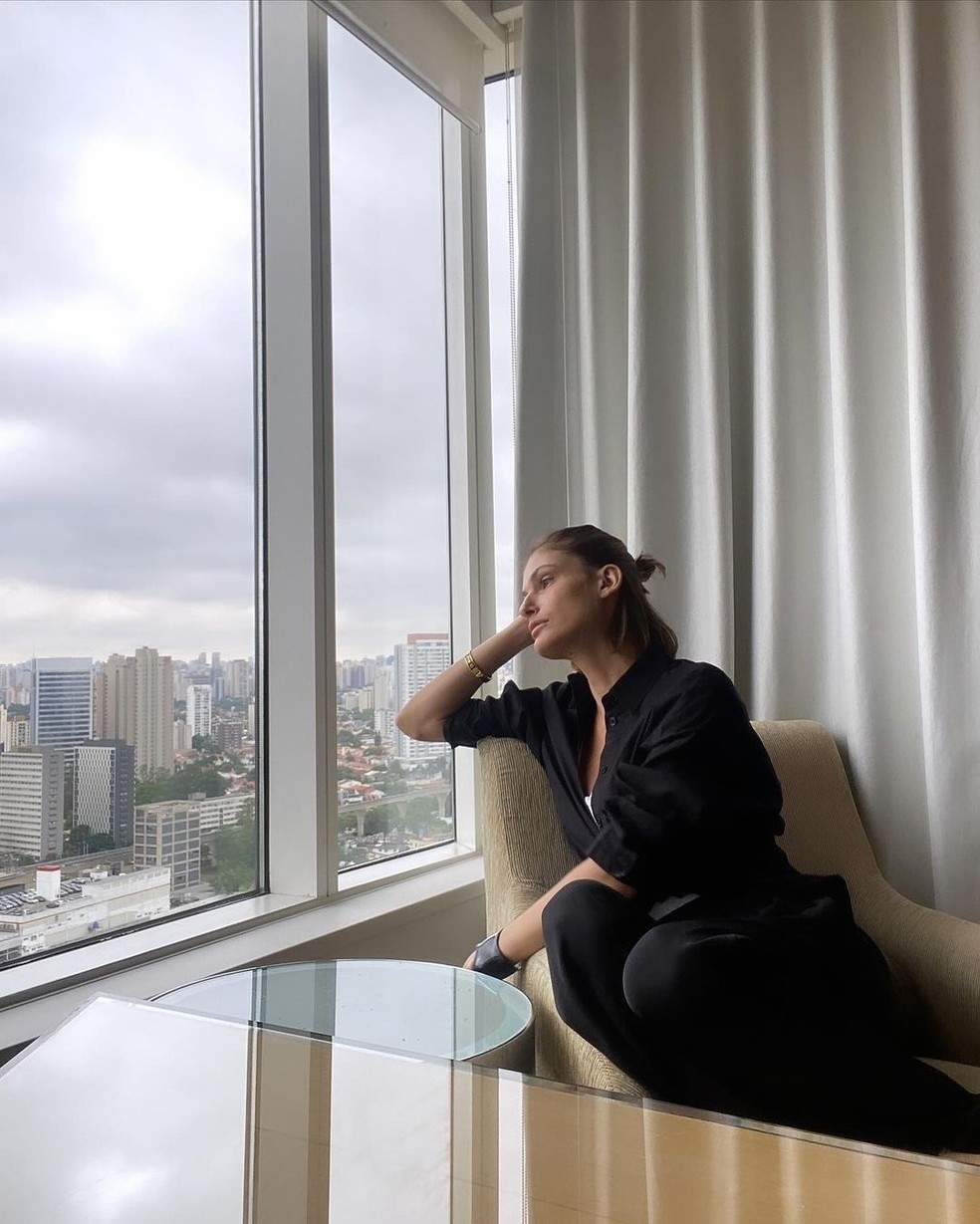 Modelo Carol Francischini tem alta após cirurgia para tratar câncer