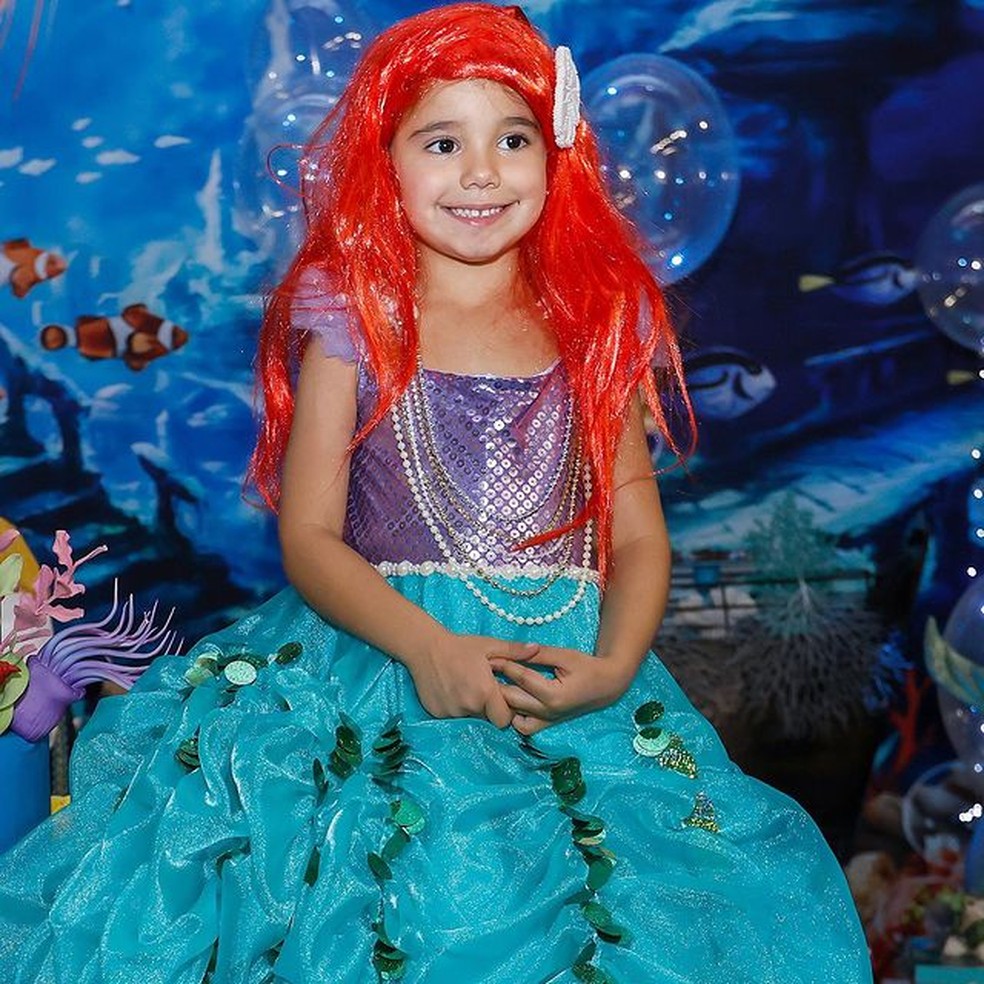 Manuella vestida de Pequena Sereia na comemoração de seus quatro anos — Foto: @catiaherreraemarcelovita