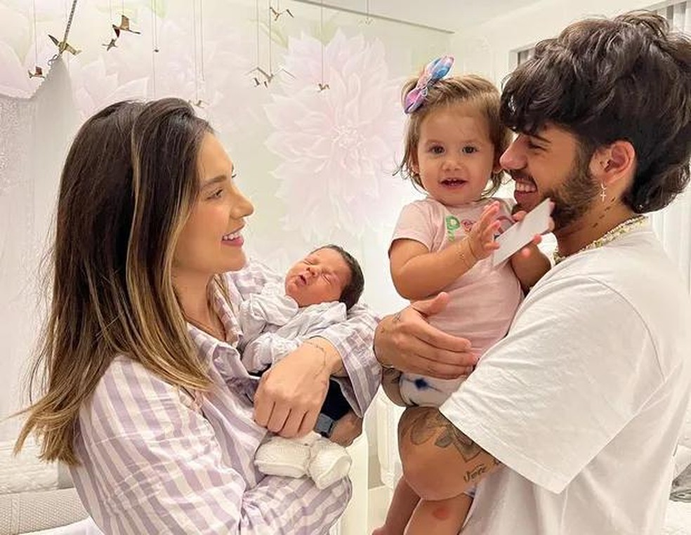 Virginia Fonseca e Zé Felipe com as filhas, Maria Flor e Maria Alice (Foto: Reprodução/Instagram) — Foto: Quem