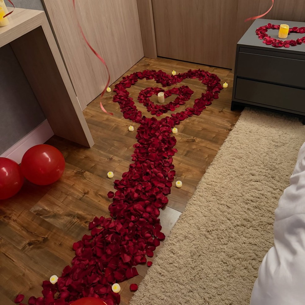 Gracyanne Barbosa é pedida em namoro por Gabriel Cardoso com surpresa romântica — Foto: Reprodução/ Instagram