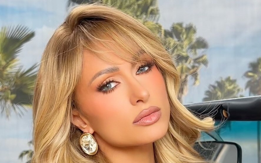 Internato onde Paris Hilton diz ter sofrido abusos perde licença, e socialite comemora