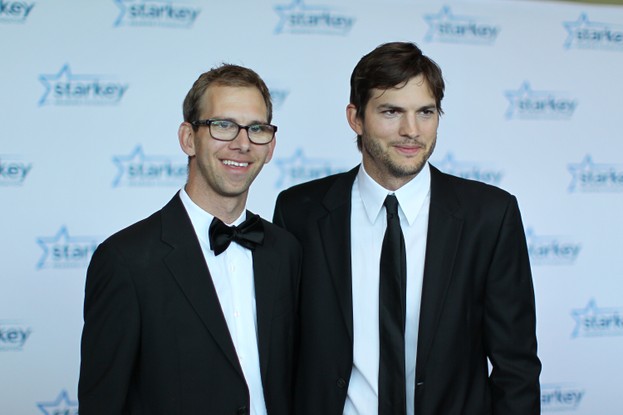 Ashton Kutcher e o irmão, Michael