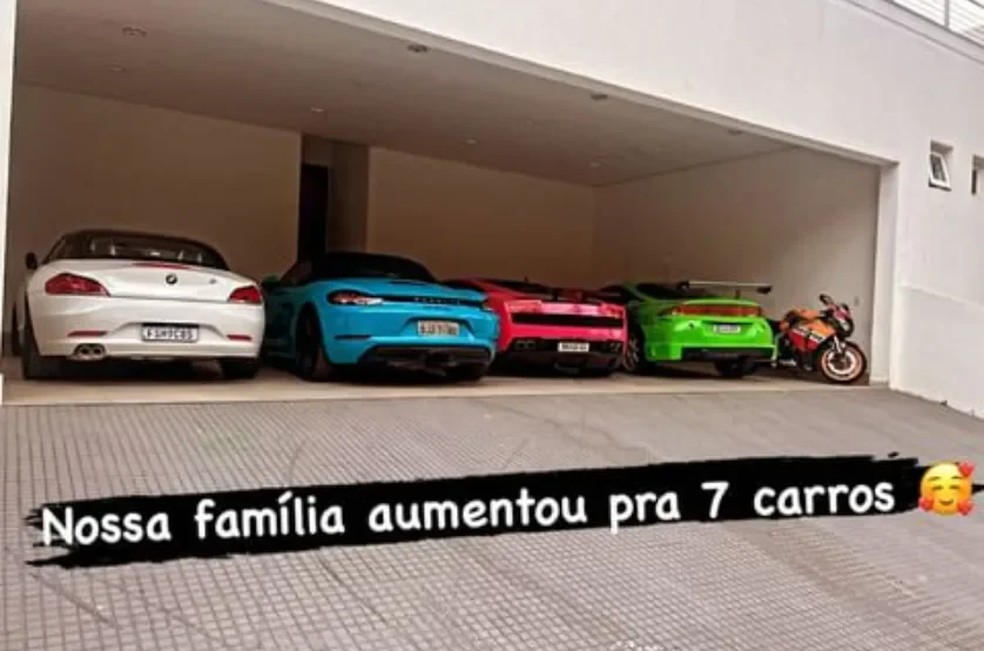 Coleção de carros de Melody — Foto: Reprodução/Instagram