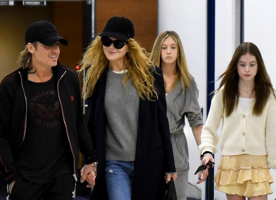 Nicole Kidman e Keith Urban fazem rara aparição pública com as filhas