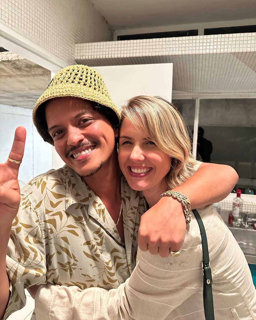 Bruno Mars e Karina Barbieri, namorada de Seu Jorge — Foto: Reprodução / Instagram
