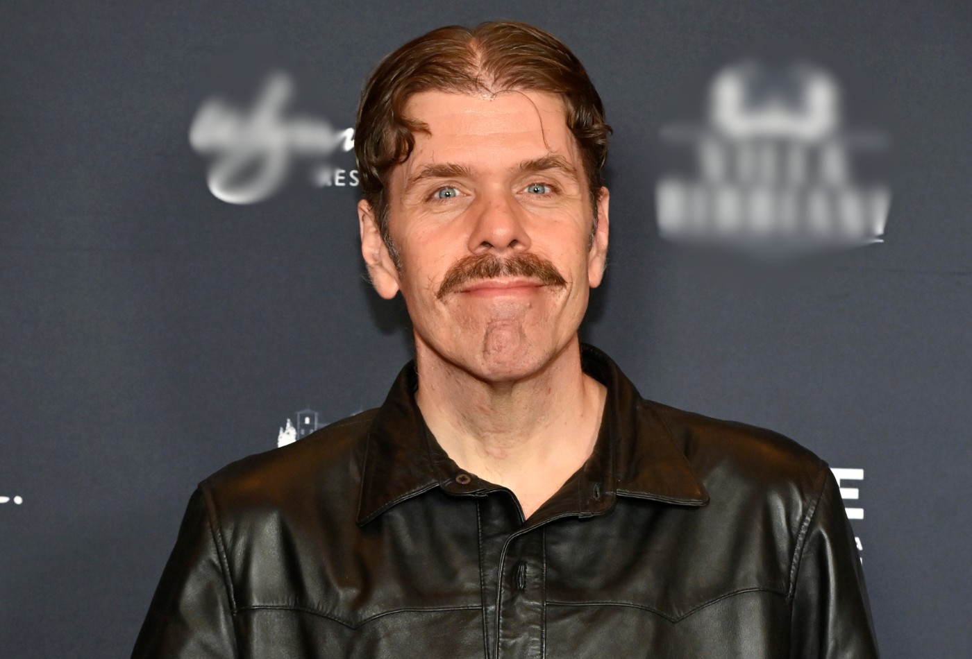 Família de Perez Hilton detalha como estão e faz pedido em nome do blogueiro em novo comunicado - QTU Questões do Universo