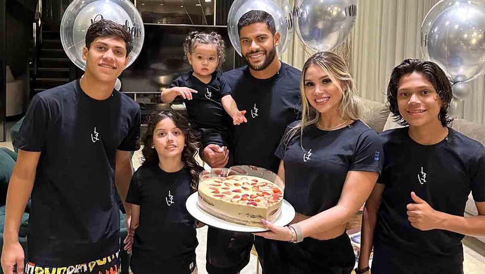 Jogador Hulk anuncia que será pai pela 5ª vez: 'Mais uma bênção'