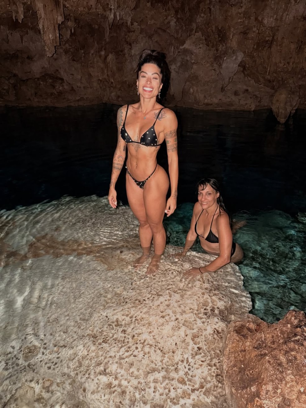 Aline Campos fez trilha para conhecer caverna na República Dominicana — Foto: Reprodução/Instagram