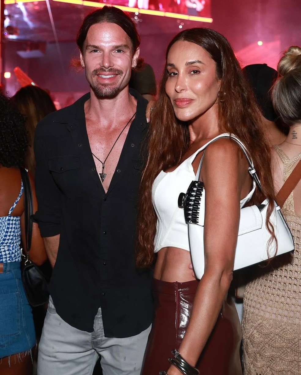 Jônatas Faro e Carol Marra no Ensaios da Anitta — Foto: Roberto Filho/BrazilNews