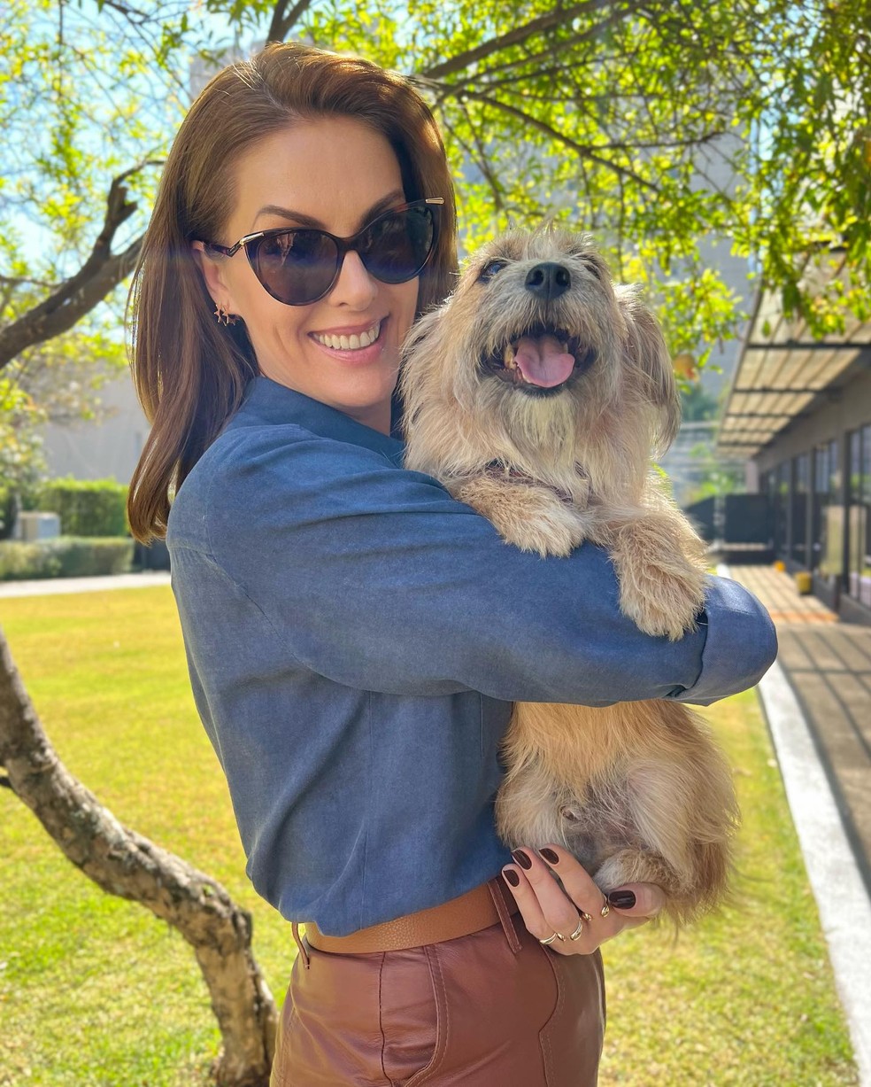 Ana Hickmann e seu cachorro Joaquim — Foto: Reprodução/Instagram