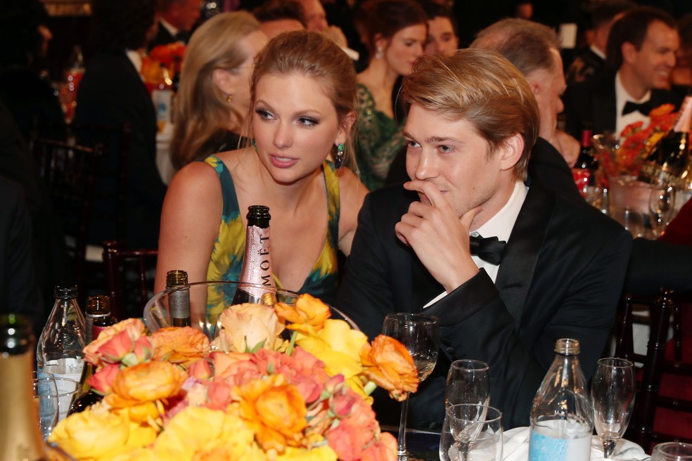 Taylor Swift e Joe Alwyn em 2020 — Foto: Getty Images