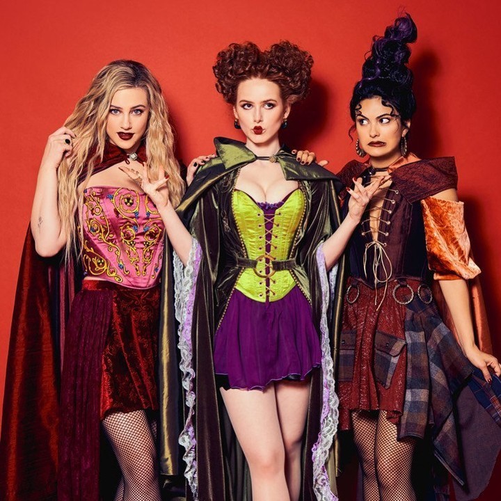 Lili Reinhart, Madeline Petsch e Camila Mendes como 'Abracadabra' — Foto: Reprodução/Instagram