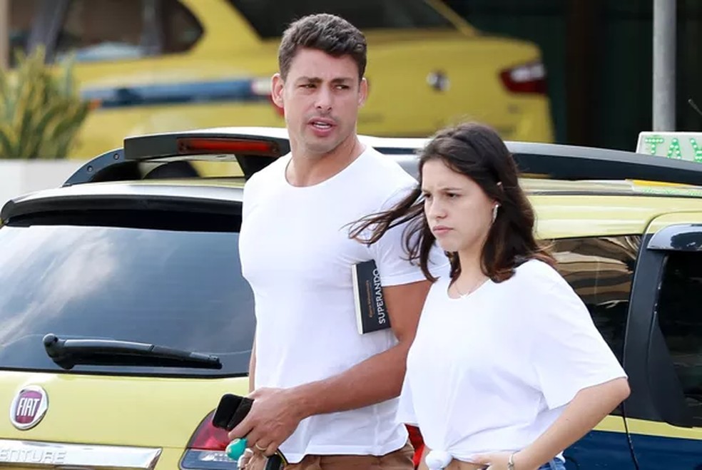 Que DNA! Cauã Reymond posta foto raríssima com os dois irmãos; veja