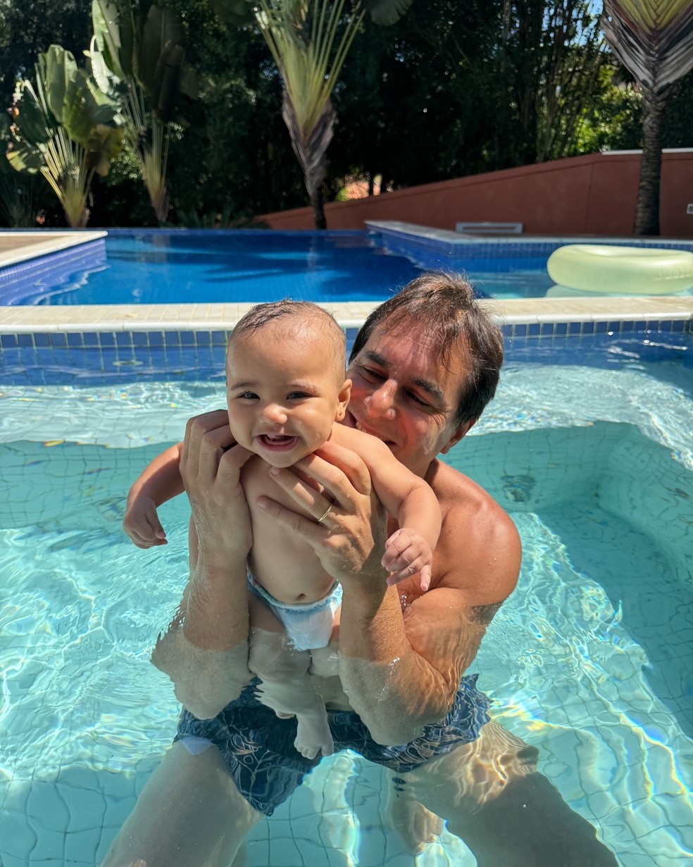 Mavie com o avô materno — Foto: Reprodução/Instagram