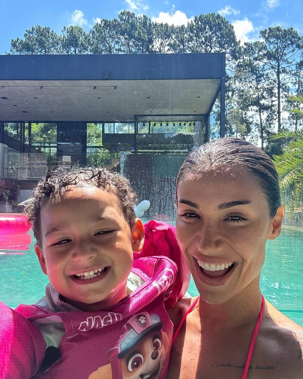 Bianca Andrade e o filho, Cris — Foto: Reprodução/Instagram