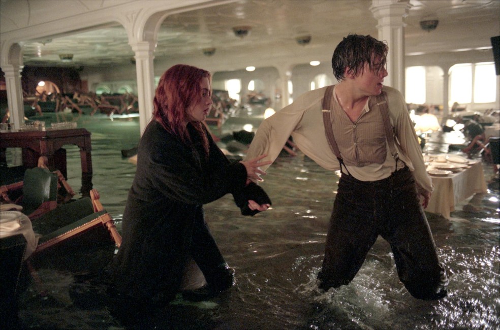 Kate Winslet e Leonardo DiCaprio em cena de 'Titanic', de 1997 — Foto: IMDB / 20th Century Fox