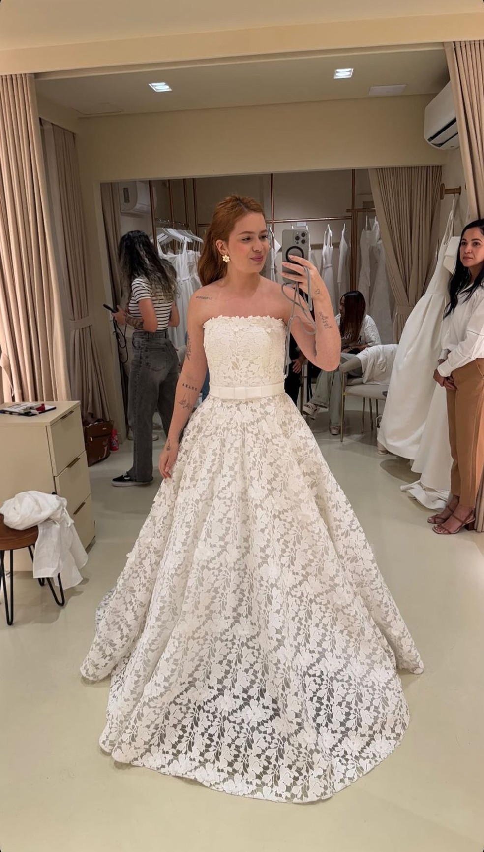  Viih Tube provando vestido de noiva em janeiro deste ano — Foto: Reprodução/ Instagram