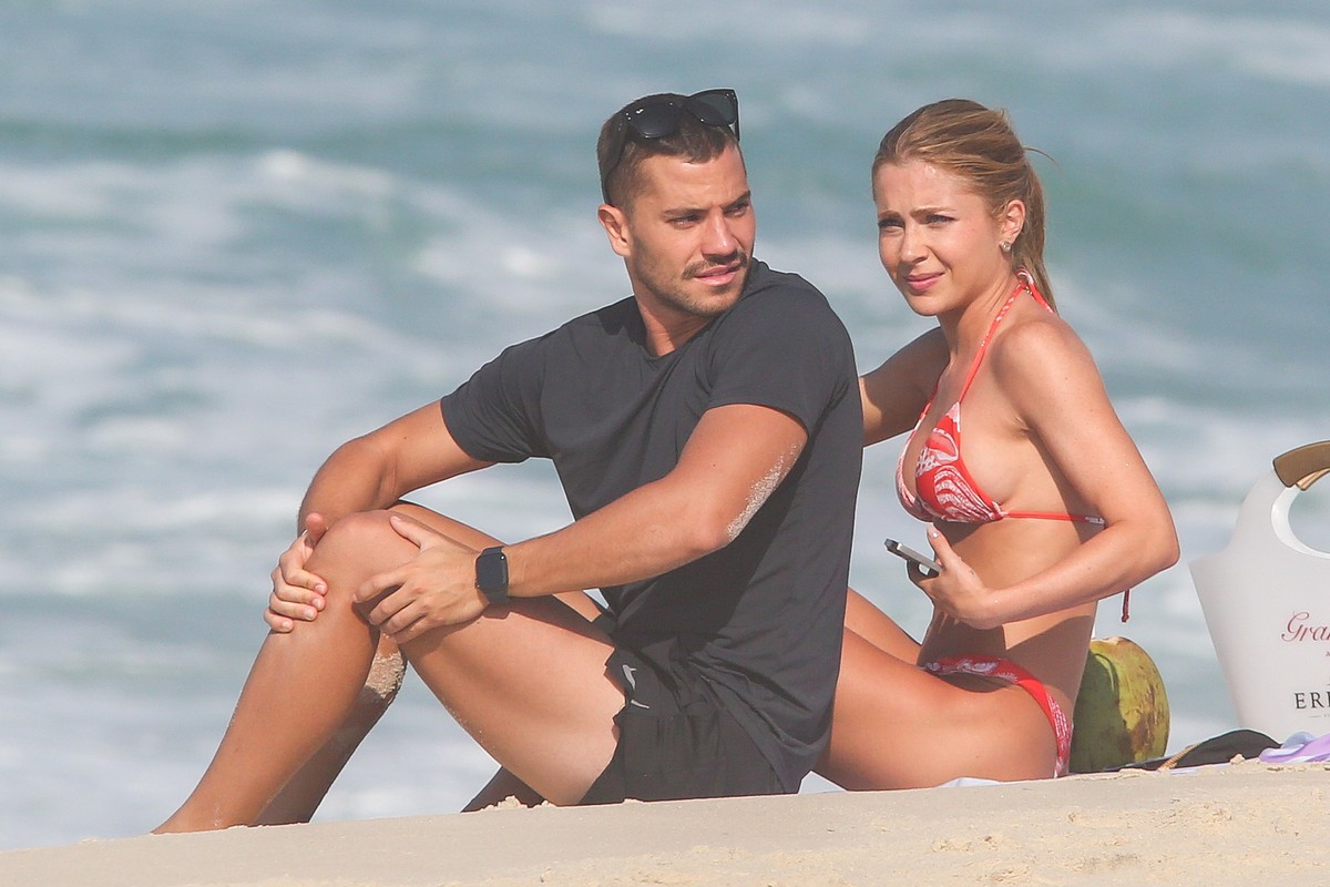 【aaakira 】Rick Joy 他写真３点 Jade Picon e André Lamoglia trocam carinhos em praia carioca; fotos