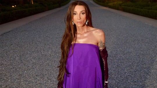 Maya Massafera aparece deslumbrante em Cannes com vestido grifado