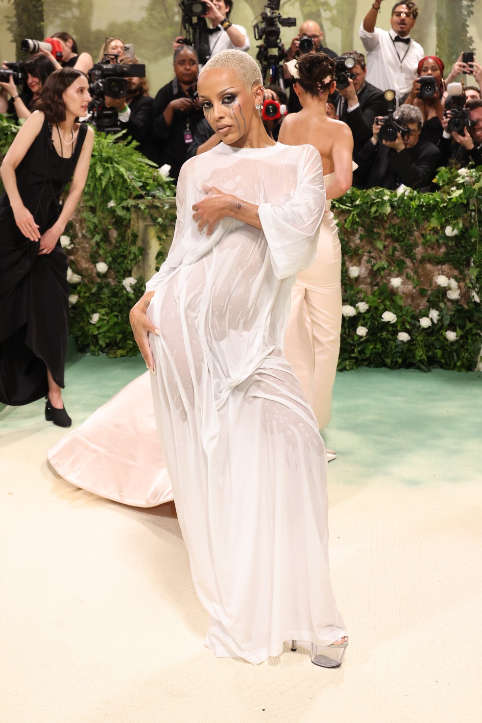 Doja Cat troca toalha por lençol no Met Gala 2024; saiba mais