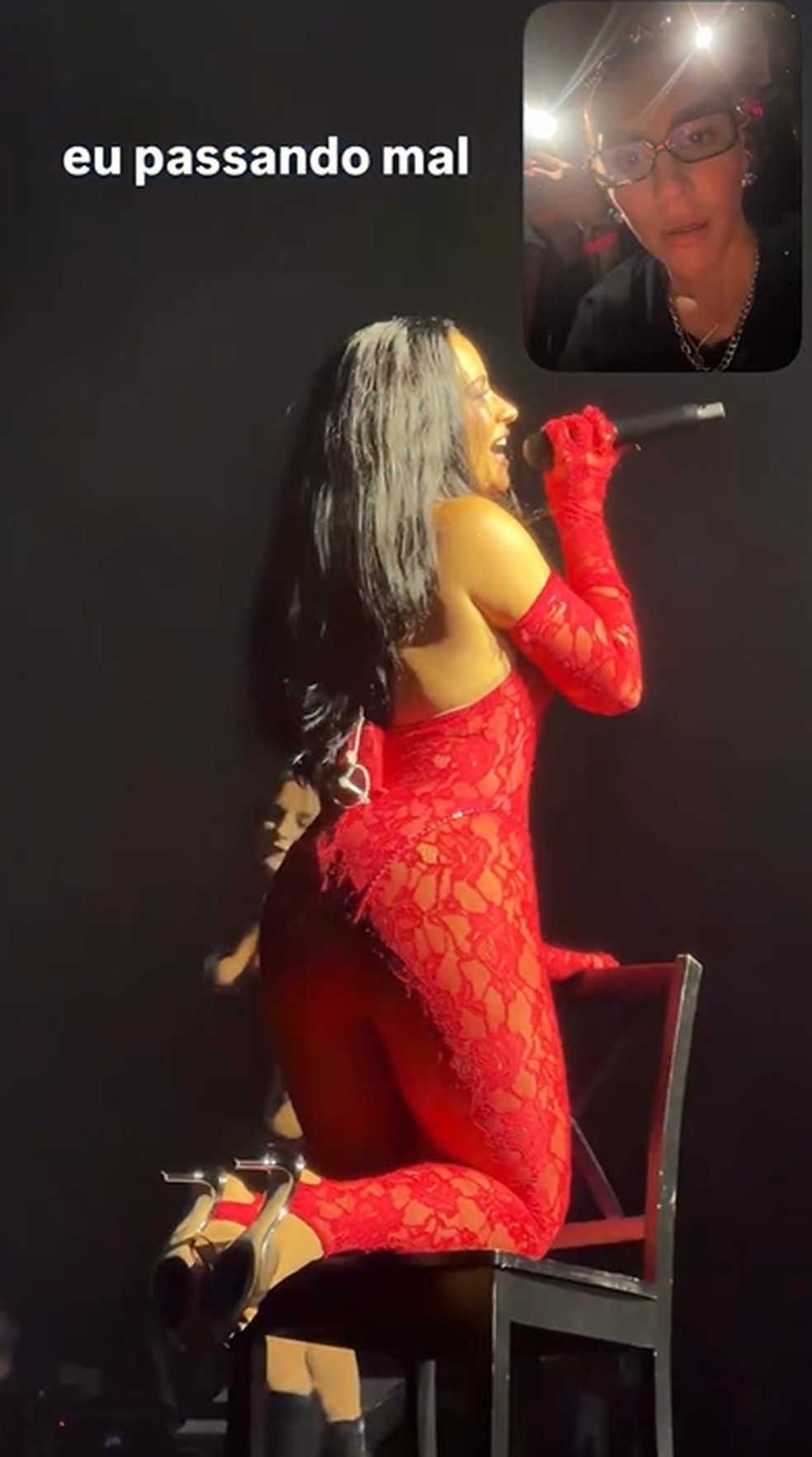 Kéfera no show de Demi Lovato — Foto: Reprodução/Instagram