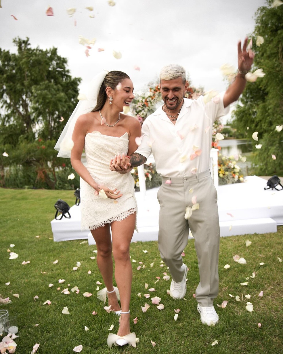 Arrascaeta e Camila Bastiani se casam no civil — Foto: Vanessa Silva/GQ Weddings