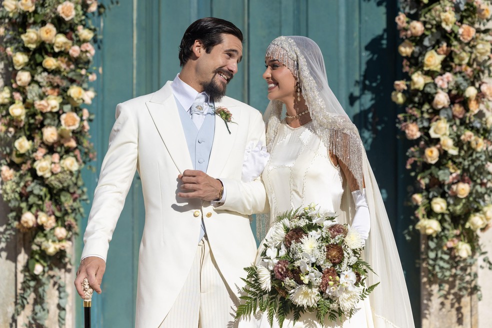 Casamento de Virginia (Theresa Fonseca) e Mirinho (Nicolas Prattes) em 'A Nobreza do Amor' — Foto: Angélica Goudinho/TV Globo