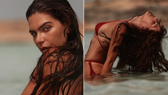 Topless, Mariana Goldfarb capricha no carão em banho de mar