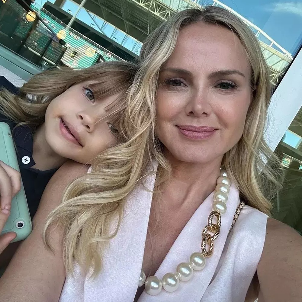 Eliana fala sobre se reinventar após os 50 e vocação dos filhos para