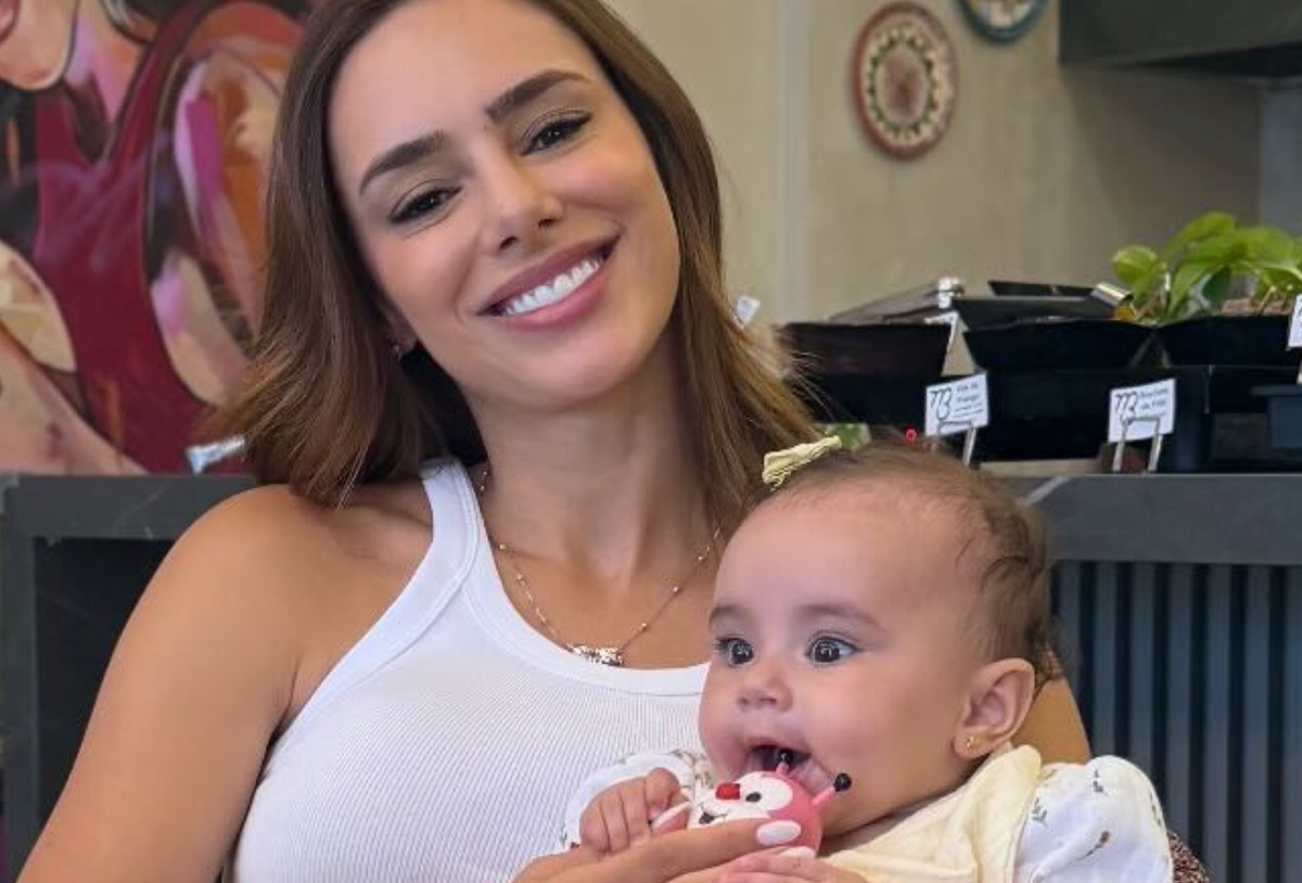 Neymar faz clique de Bruna Biancardi com Mel e detalhe curioso ao fundo  chama atenção