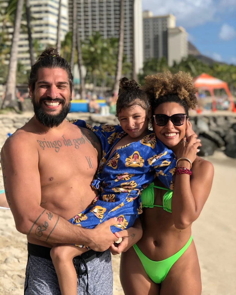 Sheron Menezzes com a família no Havaí — Foto: Reprodução/Instagram