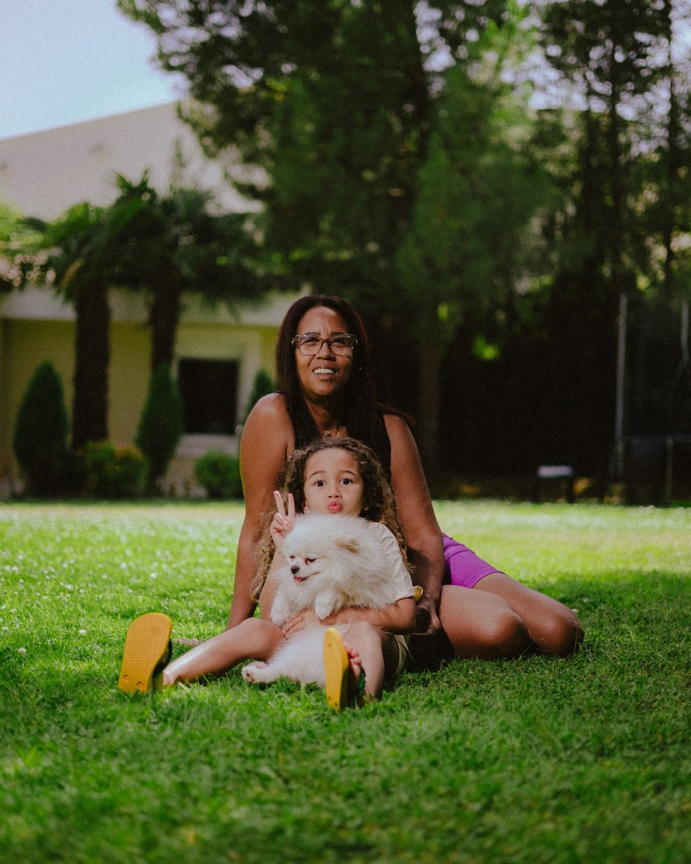 Filha de Eder Militão e a avó — Foto: Reprodução/Instagram