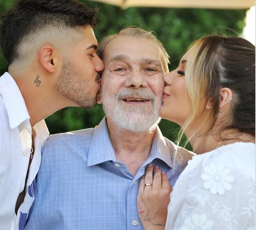 Virginia Fonseca com o pai e o marido