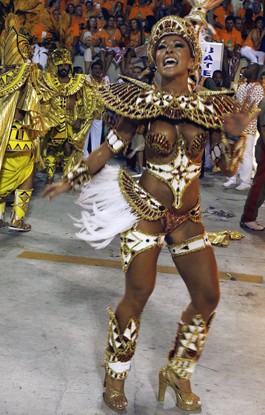 2005: Sabrina estreou no Carnaval em um carro alegórico, chamado "O Eldorado", pela Gaviões da Fiel